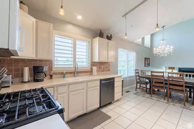 4707 W Granada Hills Ct, West Jordan, UT 84088 - Photo 5