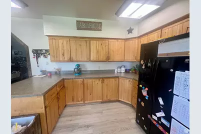 465 E Kings Ln, Green River, UT 84525 - Photo 9