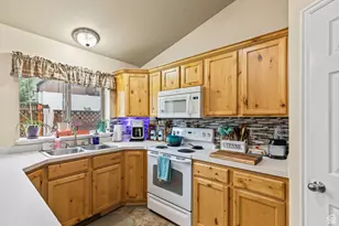 78 N Peach St E, Santaquin, UT 84655 - Photo 9