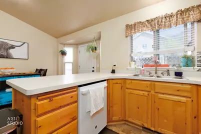 78 N Peach St E, Santaquin, UT 84655 - Photo 11