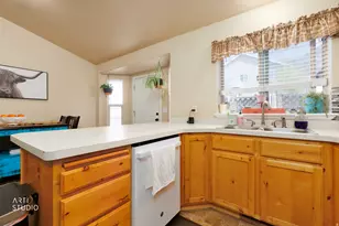 78 N Peach St E, Santaquin, UT 84655 - Photo 11