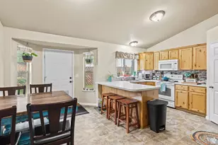 78 N Peach St E, Santaquin, UT 84655 - Photo 11