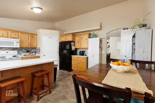 78 N Peach St E, Santaquin, UT 84655 - Photo 9