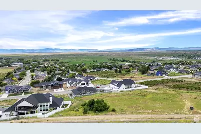 2021 S 100 W #13, Perry, UT 84302 - Photo 9