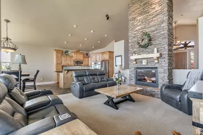 2116 E Falcon Ridge Dr, Draper (UT Cnty), UT 84020 - Photo 9