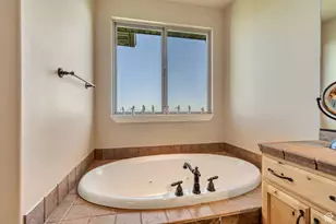 2116 E Falcon Ridge Dr, Draper (UT Cnty), UT 84020 - Photo 19