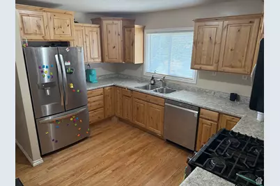 239 W Plum St, Grantsville, UT 84029 - Photo 3