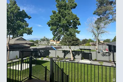 7726 S 3500 E, Cottonwood Heights, UT 84121 - Photo 13