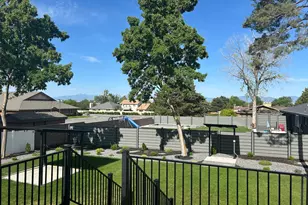 7726 S 3500 E, Cottonwood Heights, UT 84121 - Photo 13