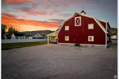 300 S 100 St W, Garden City, UT 84028 - Photo 23