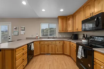 3870 W Mountaintop Cir, Cedar Hills, UT 84062 - Photo 15