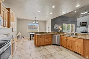 12562 S Majestic Hill Ct, Herriman, UT 84096 - Photo 11