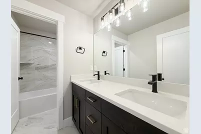 2067 N 450 W #206, Tooele, UT 84074 - Photo 9