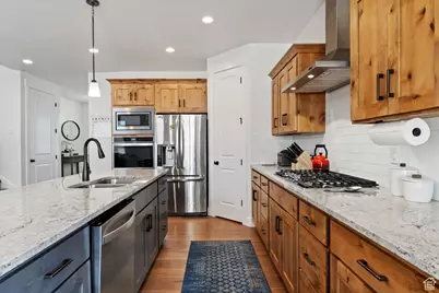 1046 W Seasons View Ct, Lehi, UT 84043 - Photo 13