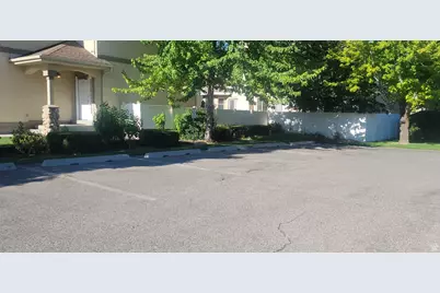 7825 S Spruce Tree Ln, Sandy, UT 84094 - Photo 31