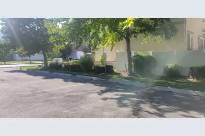 7825 S Spruce Tree Ln, Sandy, UT 84094 - Photo 29