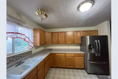 632 W 200 N, Salt Lake City, UT 84116 - Photo 3