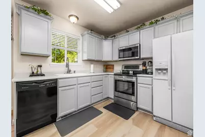 4113 E Cattle Dr, Eagle Mountain, UT 84005 - Photo 7