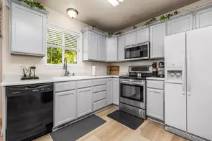 4113 E Cattle Dr, Eagle Mountain, UT 84005 - Photo 7