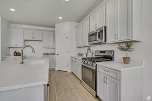 6976 S Skyloop Dr W, West Jordan, UT 84081 - Photo 17