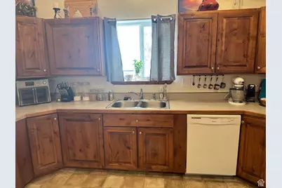 580 E Main St, Myton, UT 84052 - Photo 7