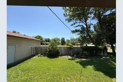 2252 E 6450 S, Cottonwood Heights, UT 84121 - Photo 11