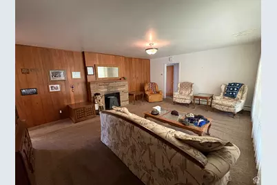 2252 E 6450 S, Cottonwood Heights, UT 84121 - Photo 5