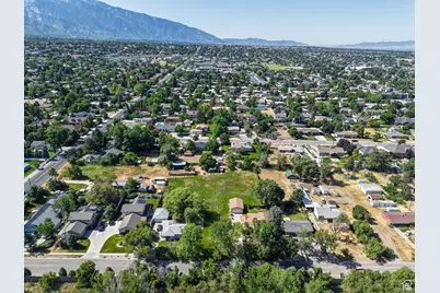 2252 E 6450 S, Cottonwood Heights, UT 84121 - Photo 25