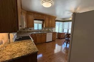 2252 E 6450 S, Cottonwood Heights, UT 84121 - Photo 7