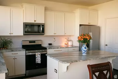 5071 N Oak Creek Dr, Eagle Mountain, UT 84005 - Photo 5