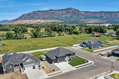 2106 W 2000 N, Farr West, UT 84404 - Photo 39