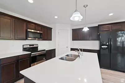 194 N Valcrest Dr, Saratoga Springs, UT 84045 - Photo 3