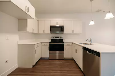 842 N Coulsen Dr #L204, Saratoga Springs, UT 84045 - Photo 11