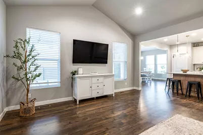 1042 W Shoreline Dr, Layton, UT 84041 - Photo 11