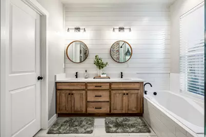 1042 W Shoreline Dr, Layton, UT 84041 - Photo 5