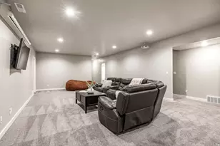 1042 W Shoreline Dr, Layton, UT 84041 - Photo 31