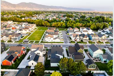 1042 W Shoreline Dr, Layton, UT 84041 - Photo 39