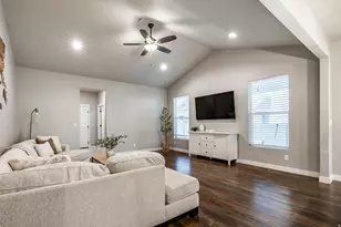 1042 W Shoreline Dr, Layton, UT 84041 - Photo 9