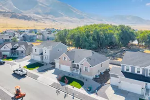 2068 E Dolan Dr, Lake Point, UT 84074 - Photo 31
