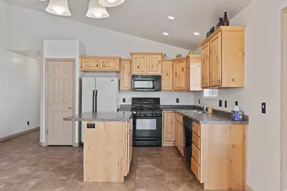 225 W 200 N, Fillmore, UT 84631 - Photo 7