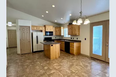 225 W 200 N, Fillmore, UT 84631 - Photo 3