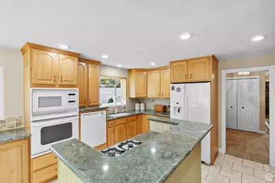 2963 S Grace St E, Salt Lake City, UT 84109 - Photo 9