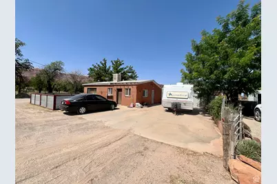 221 E 200 N, Moab, UT 84532 - Photo 11