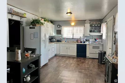 221 E 200 N, Moab, UT 84532 - Photo 13