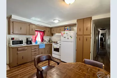 221 E 200 N, Moab, UT 84532 - Photo 27