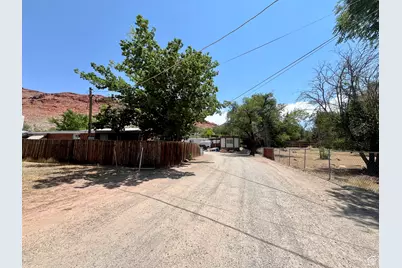 221 E 200 N, Moab, UT 84532 - Photo 37
