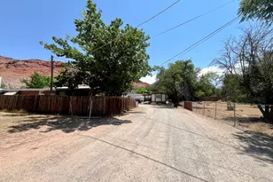 221 E 200 N, Moab, UT 84532 - Photo 37
