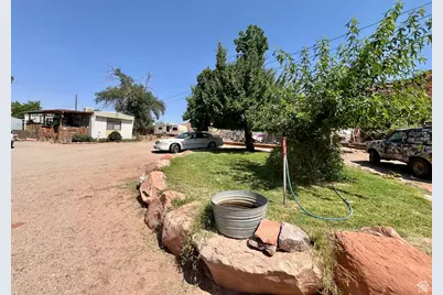 221 E 200 N, Moab, UT 84532 - Photo 9