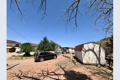 221 E 200 N, Moab, UT 84532 - Photo 5