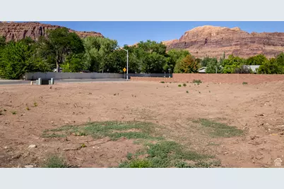 656 W 400 N, Moab, UT 84532 - Photo 11